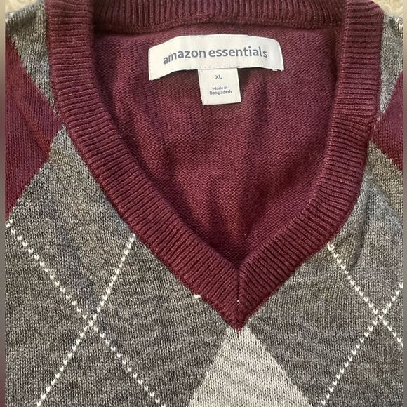 NWT Amazon Essentials Men's V-Neck Sweater - Picture 5 of 11